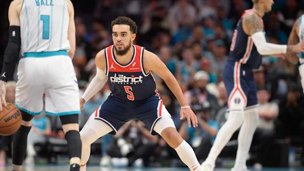 Wizard Tyus Jones guards Hornet LaMelo Ball (11-8-23)